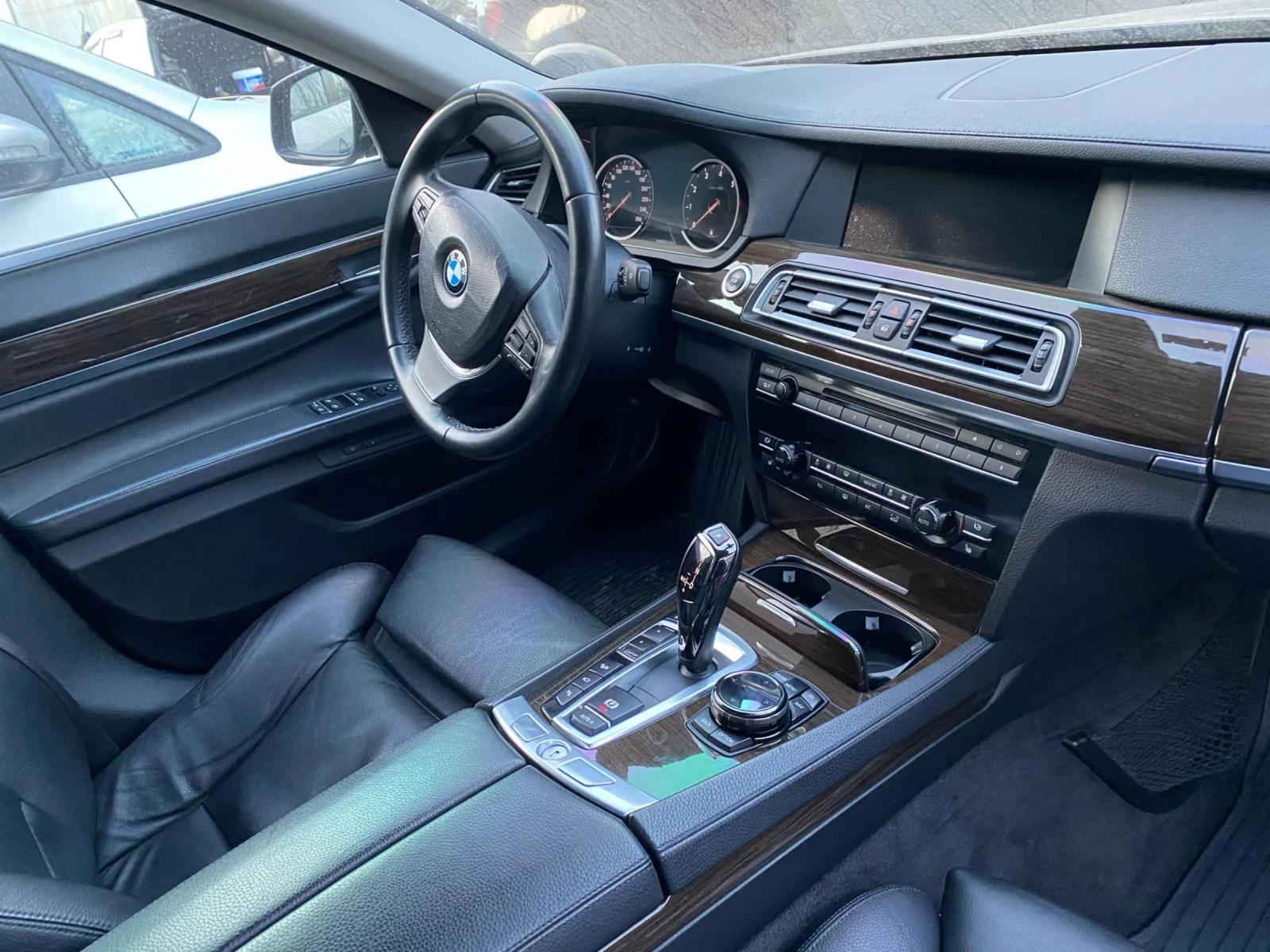 BMW 750 F01 xdrive - изображение 4