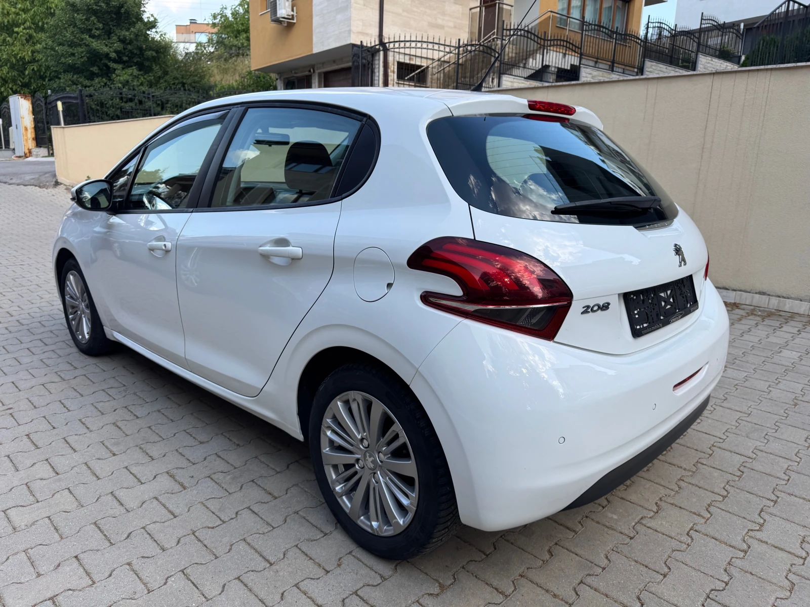 Peugeot 208 1.6HDI-LED-NAVI-KLIMA*  - изображение 5