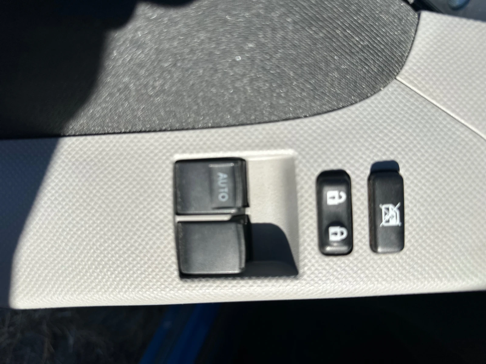 Toyota Yaris 1.3 бензин VVTi Автоматик - изображение 10
