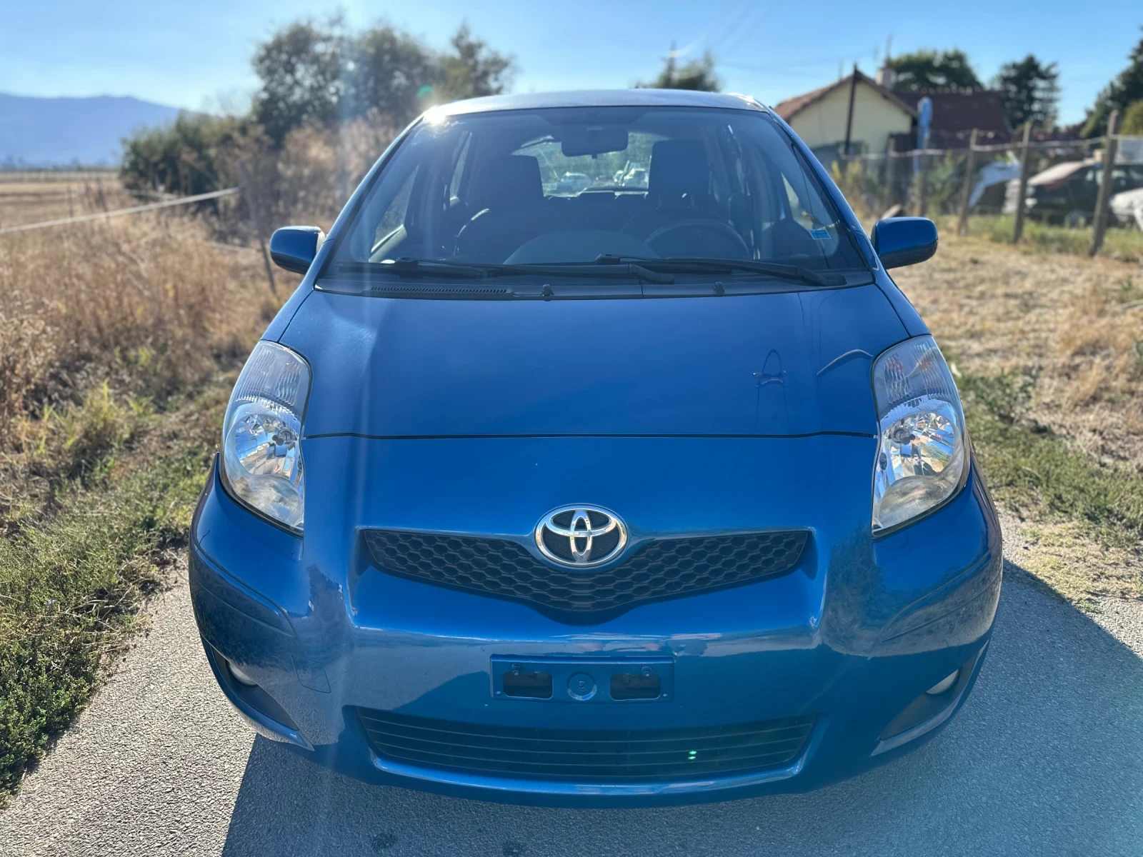 Toyota Yaris 1.3 бензин VVTi Автоматик - изображение 4