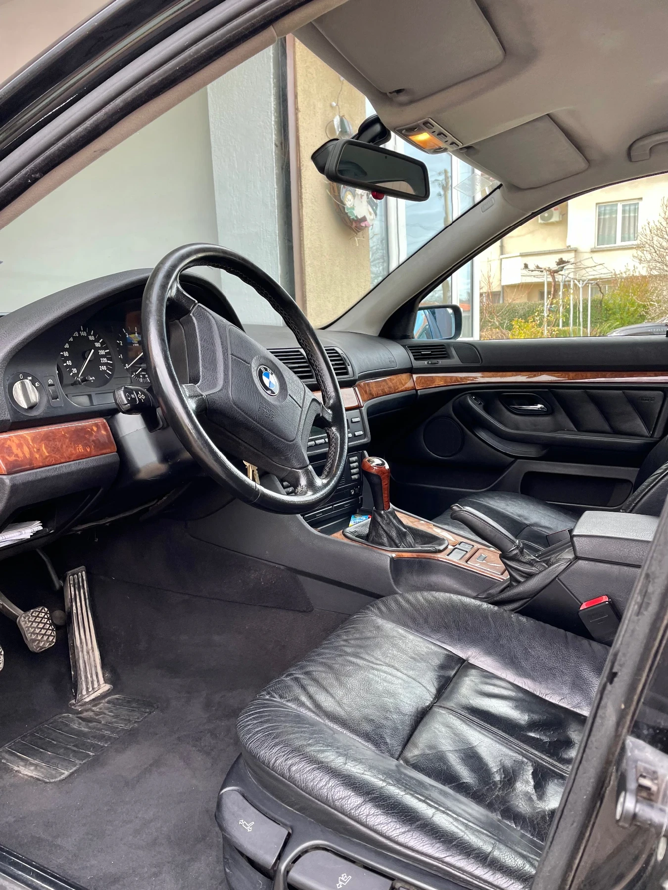 BMW 523 BMW 523i, Бензин, Черен седан - изображение 4