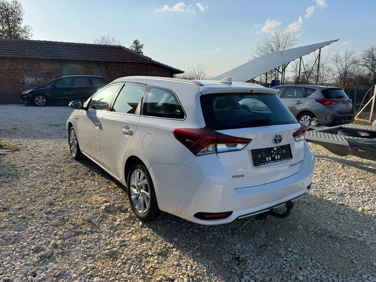 Toyota Auris 1.8 Hybrid Facelift, снимка 3 - Автомобили и джипове - 53865888
