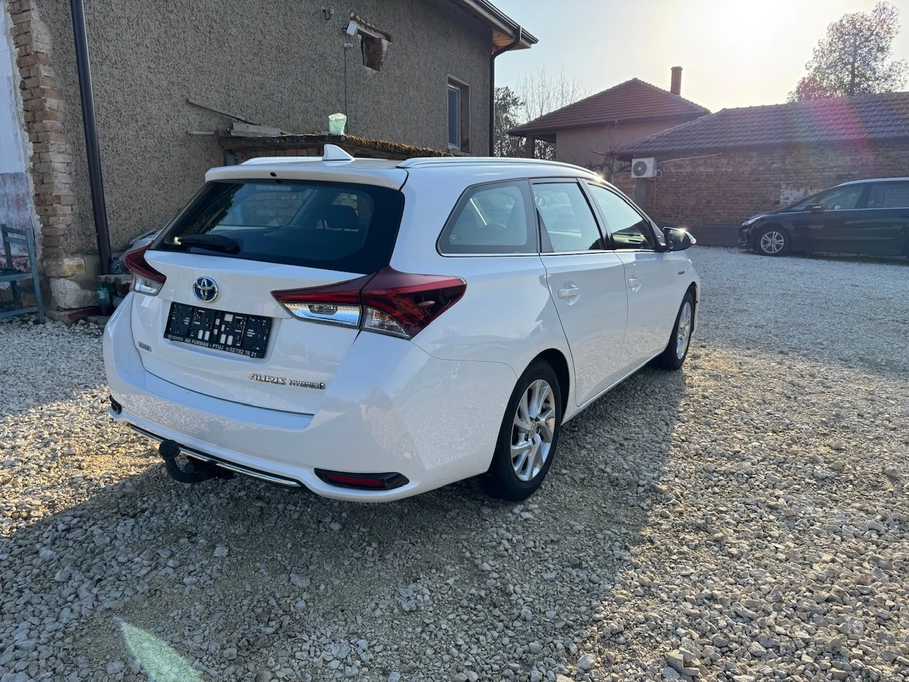 Toyota Auris 1.8 Hybrid Facelift, снимка 5 - Автомобили и джипове - 53865888