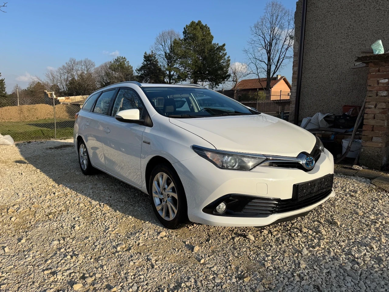 Toyota Auris 1.8 Hybrid Facelift, снимка 7 - Автомобили и джипове - 53865888