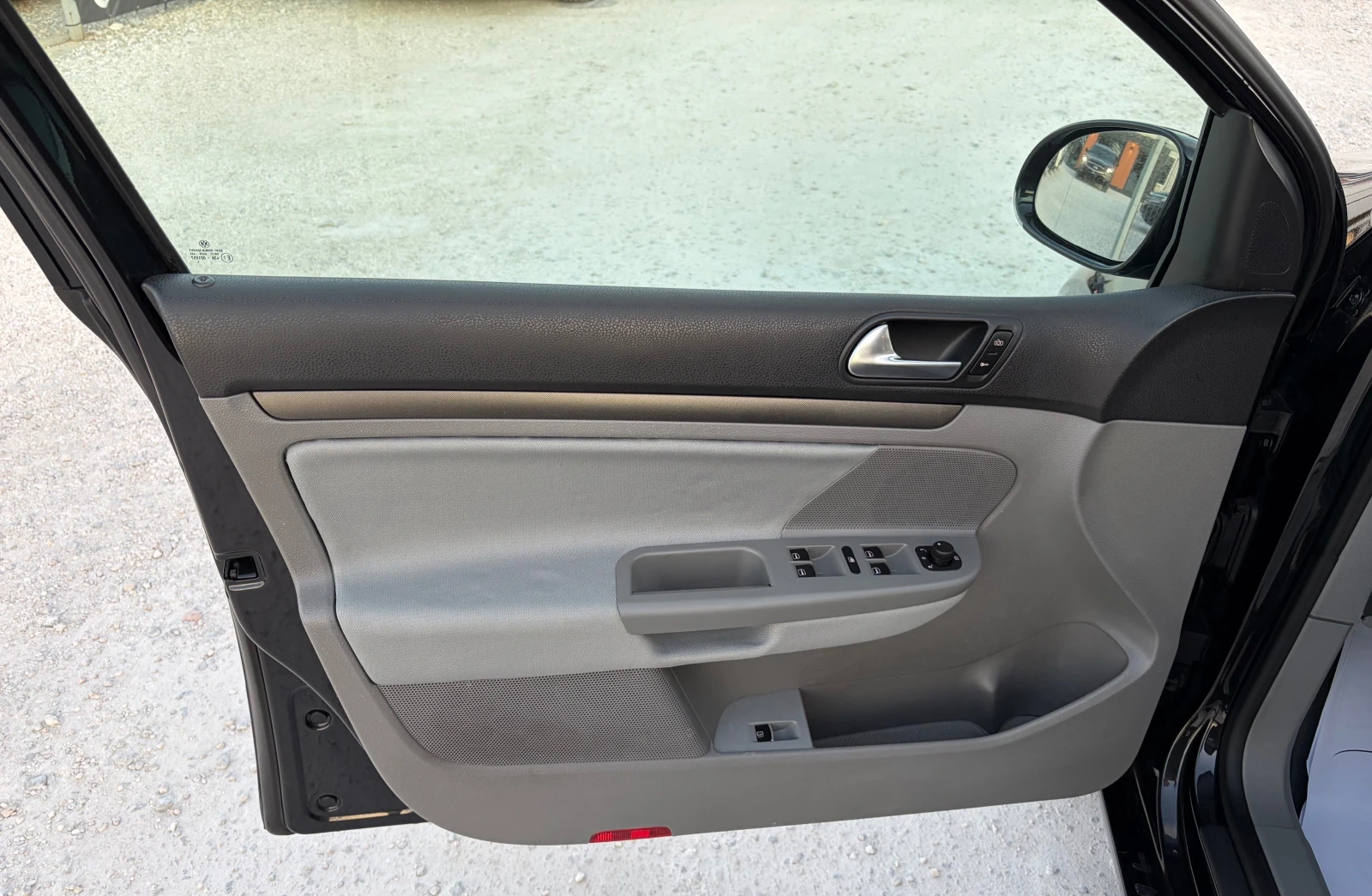 VW Golf 1.6i HIGHLINE 111000км РЕАЛНИ !!!, снимка 12 - Автомобили и джипове - 54232150