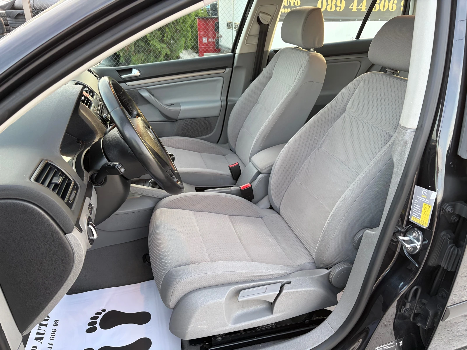 VW Golf 1.6i HIGHLINE 111000км РЕАЛНИ !!!, снимка 9 - Автомобили и джипове - 54232150