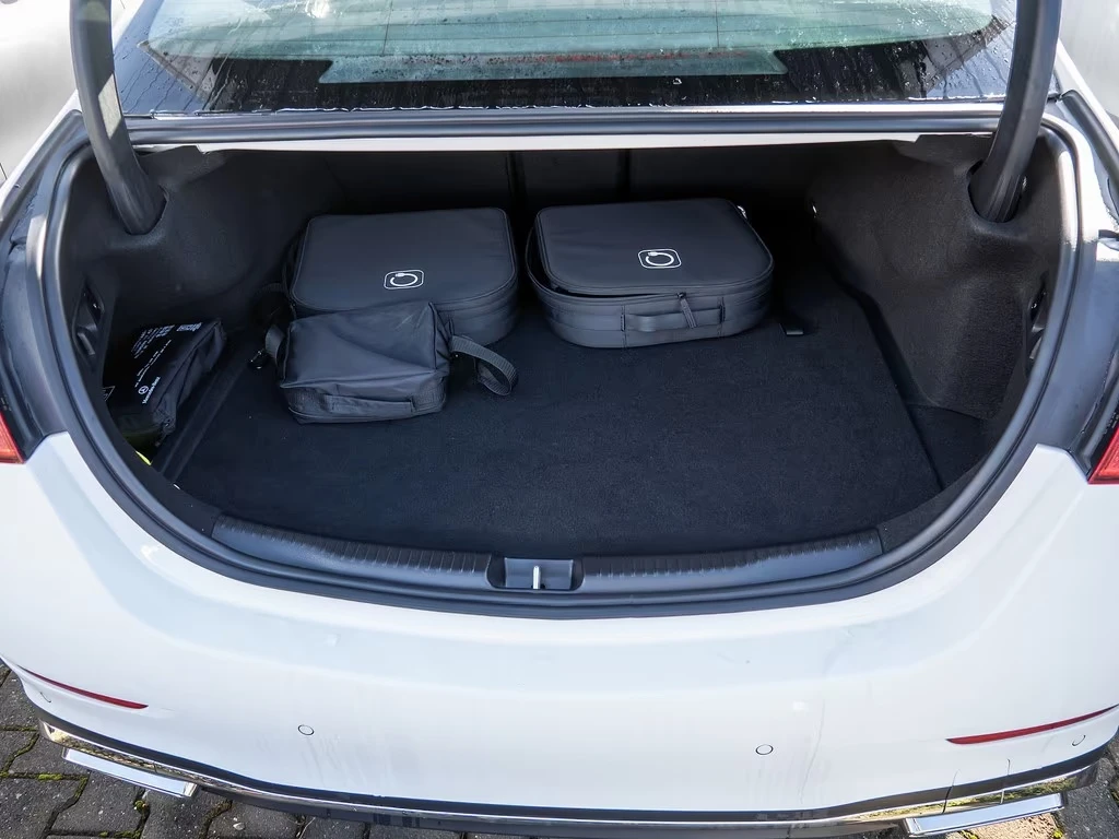 Mercedes-Benz C 300 e / AMG / PLUG-IN / CAMERA/ MEMORY/ LED/, снимка 13 - Автомобили и джипове - 54736750