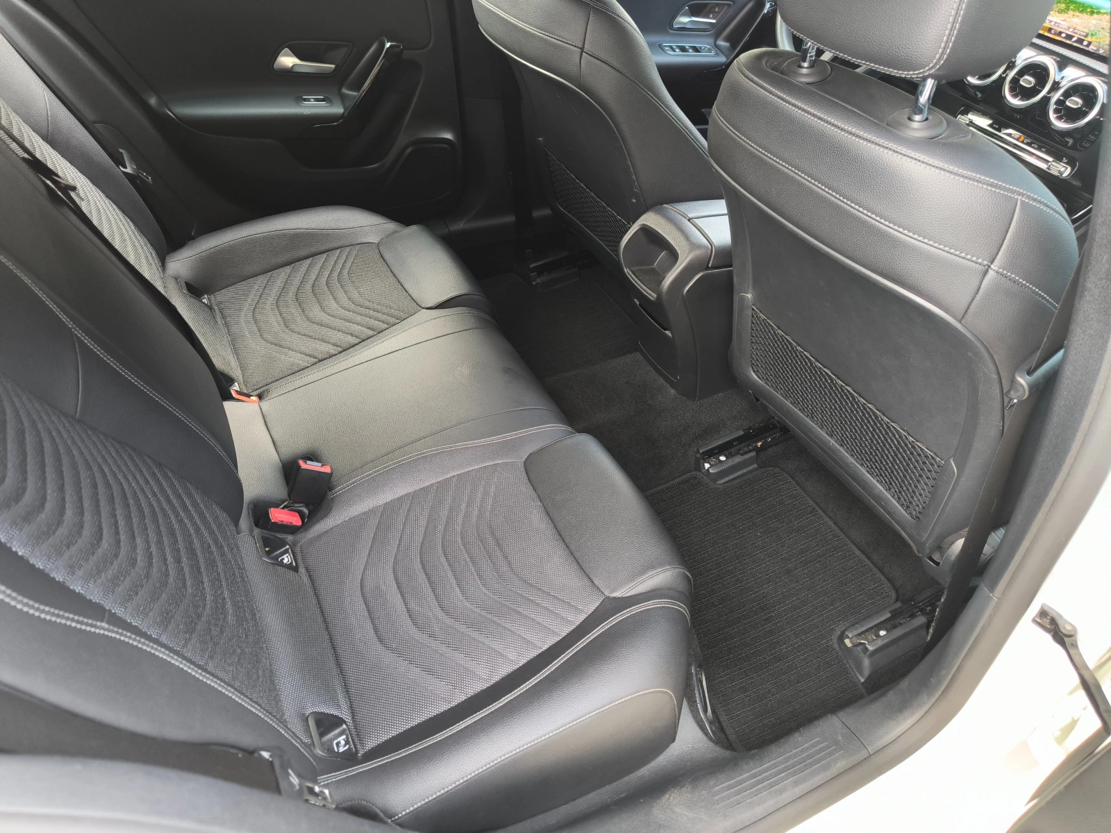 Mercedes-Benz A 180 АВТОМАТ, НАВИ, LED, FACELiFT, 91000km.ЕВРО 6С!, снимка 12 - Автомобили и джипове - 54810327