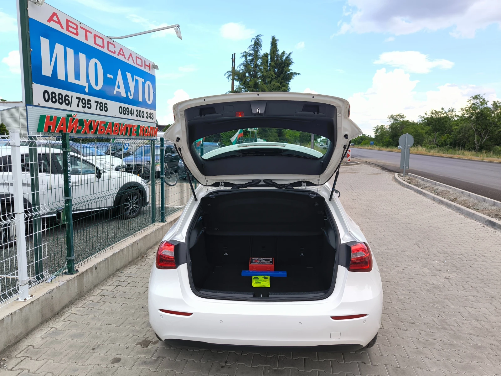 Mercedes-Benz A 180 АВТОМАТ, НАВИ, LED, FACELiFT, 91000km.ЕВРО 6С!, снимка 14 - Автомобили и джипове - 54810327