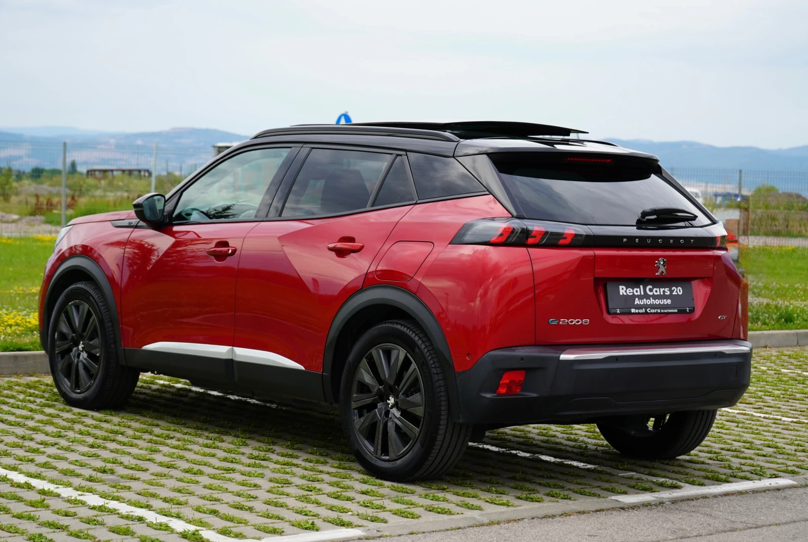 Peugeot 2008 E* GT-LINE* PANO* CCS * CAM* KEYLESS* DISTR* CARP, снимка 6 - Автомобили и джипове - 55207378