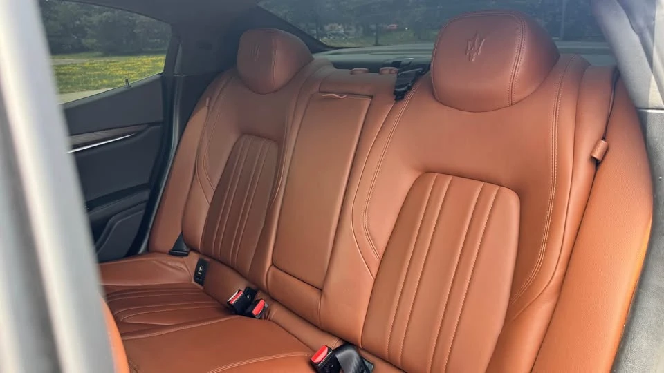 Maserati Ghibli Q4 * AвтоКредит * (ЦЕНА ДО БГ), снимка 12 - Автомобили и джипове - 55223045