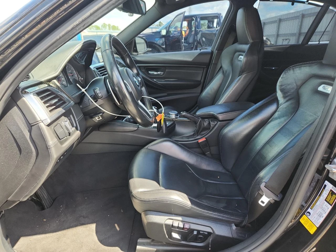 BMW M3 DCT* HARMAN KARDON* CARBON* КОЖА* ПОДГРЕВ* КАМЕРА*, снимка 7 - Автомобили и джипове - 55642407