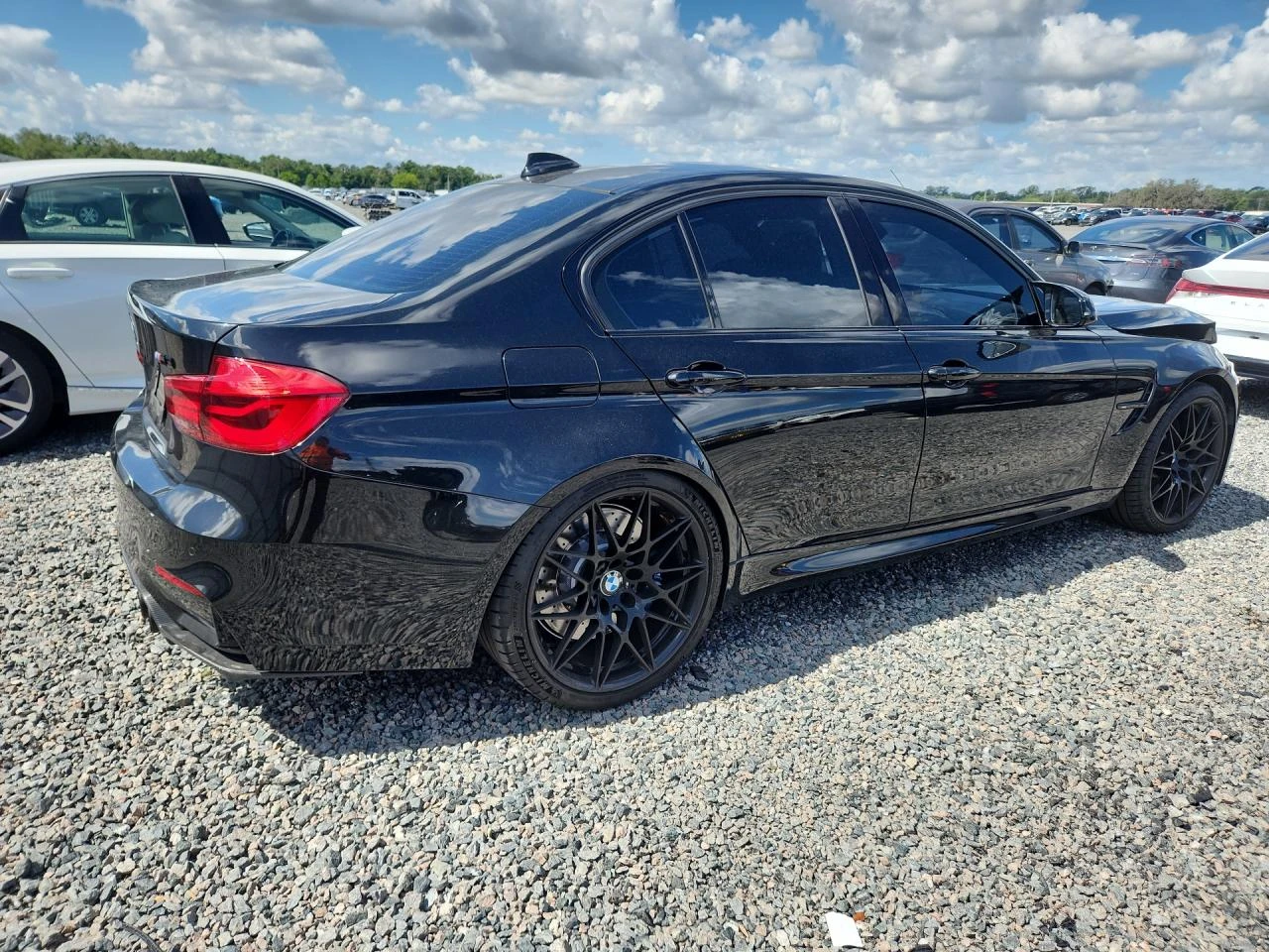 BMW M3 DCT* HARMAN KARDON* CARBON* КОЖА* ПОДГРЕВ* КАМЕРА*, снимка 3 - Автомобили и джипове - 55642407