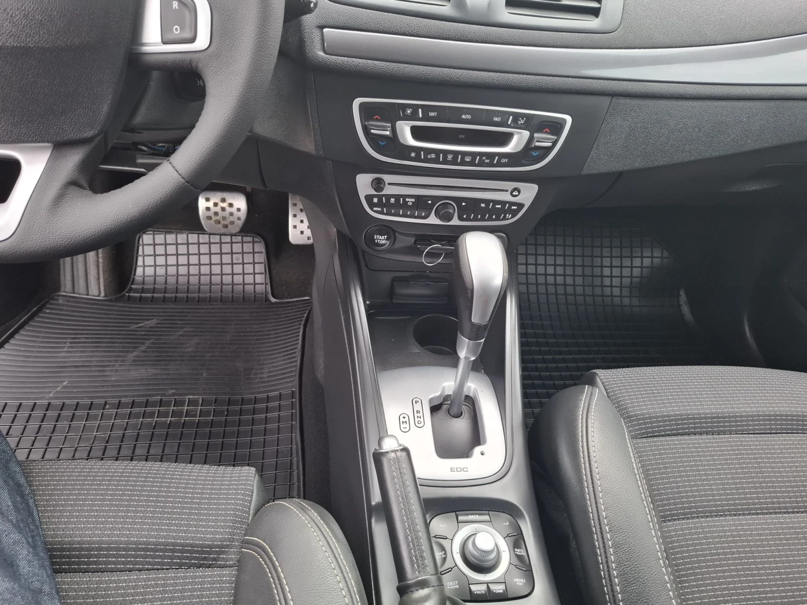 Renault Megane 1.5. -  110kc, снимка 15 - Автомобили и джипове - 55969251