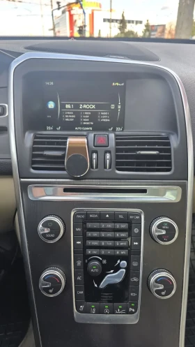 Volvo XC60 2.0 T5, Platinum, снимка 15 - Автомобили и джипове - 53599602