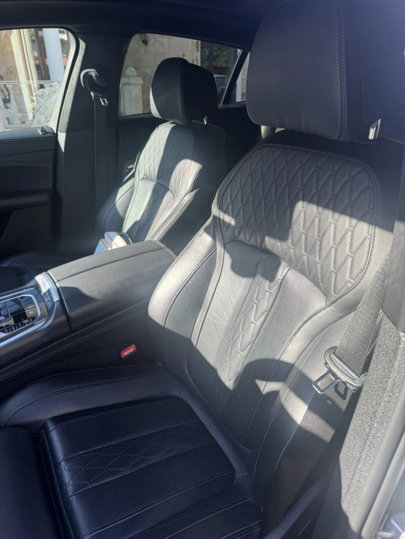 BMW X6 M50i SWAROWSKI ПЕРФЕКТЕН ВСИЧКИ ЕКСТРИ, снимка 9 - Автомобили и джипове - 51545376