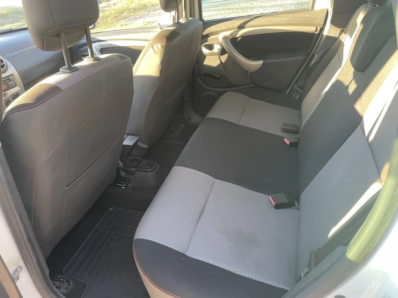 Dacia Duster 1.6i GAZ-BENZIN, снимка 9 - Автомобили и джипове - 52771657