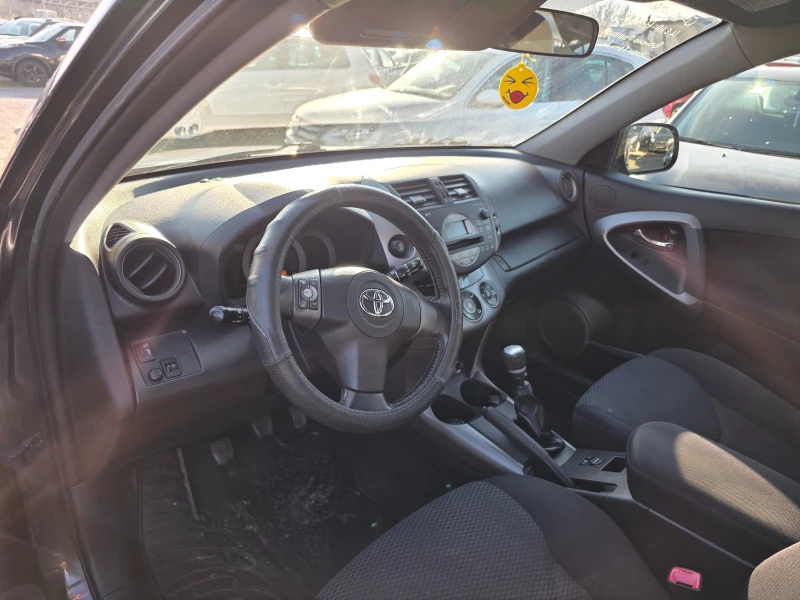 Toyota Rav4 2.2d4d 136k.c всичко платено нови гуми, снимка 14 - Автомобили и джипове - 53114386