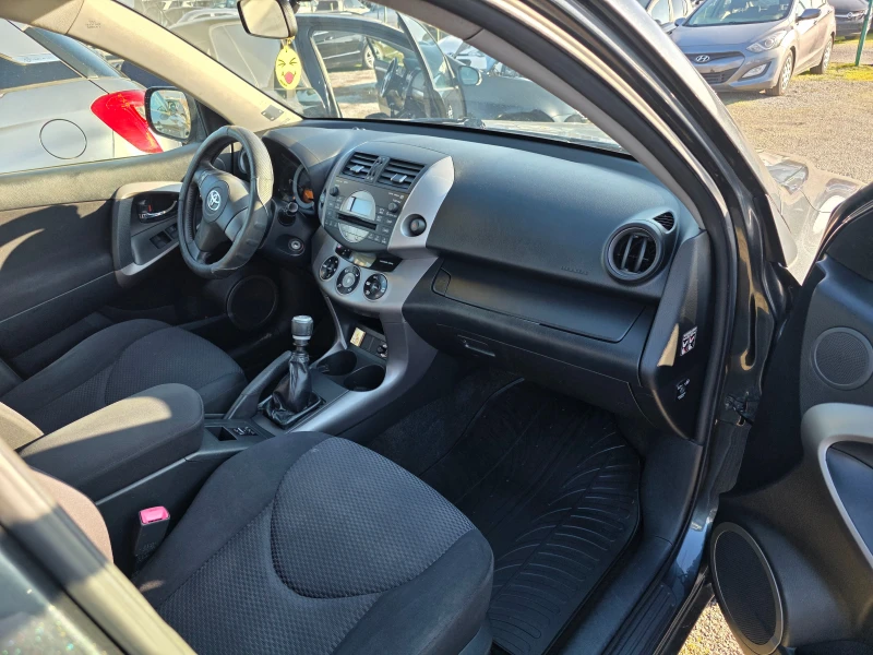Toyota Rav4 2.2d4d 136k.c всичко платено нови гуми, снимка 9 - Автомобили и джипове - 53114386