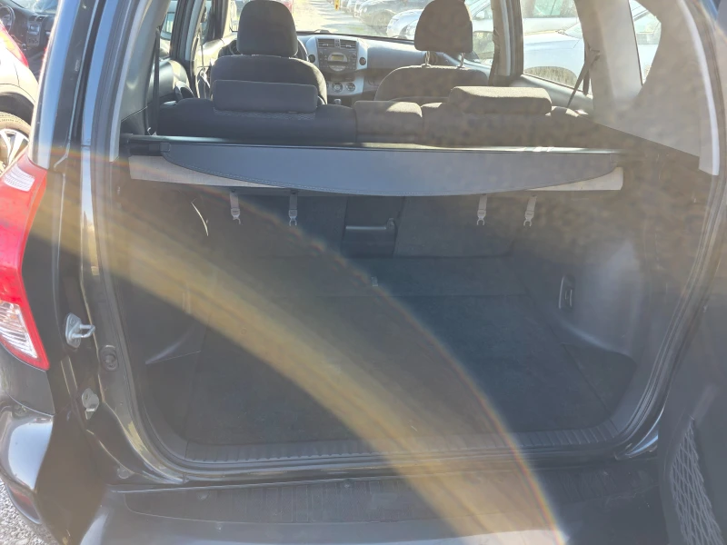 Toyota Rav4 2.2d4d 136k.c всичко платено нови гуми, снимка 8 - Автомобили и джипове - 53114386