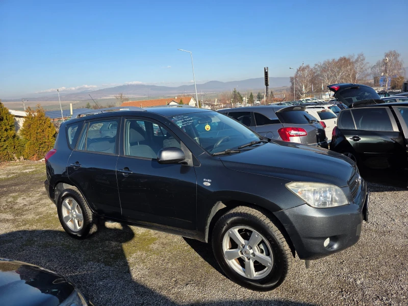 Toyota Rav4 2.2d4d 136k.c всичко платено нови гуми, снимка 4 - Автомобили и джипове - 53114386