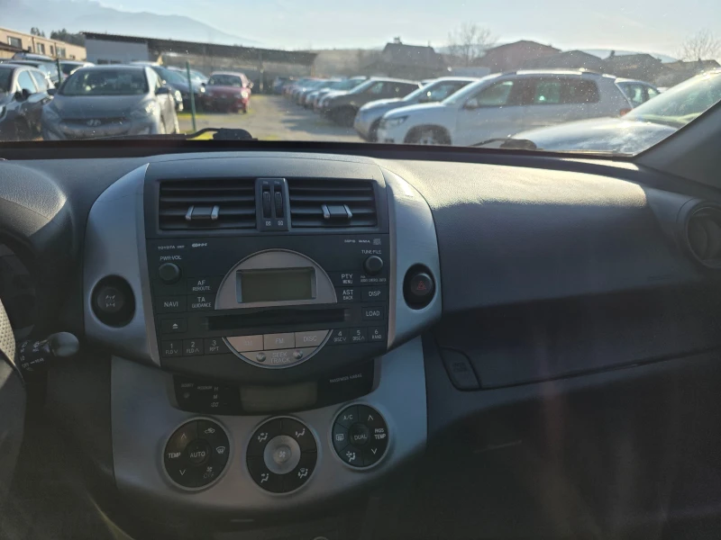 Toyota Rav4 2.2d4d 136k.c всичко платено нови гуми, снимка 10 - Автомобили и джипове - 53114386