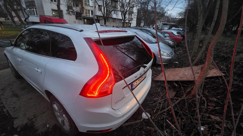 Volvo XC60, снимка 3 - Автомобили и джипове - 53599602