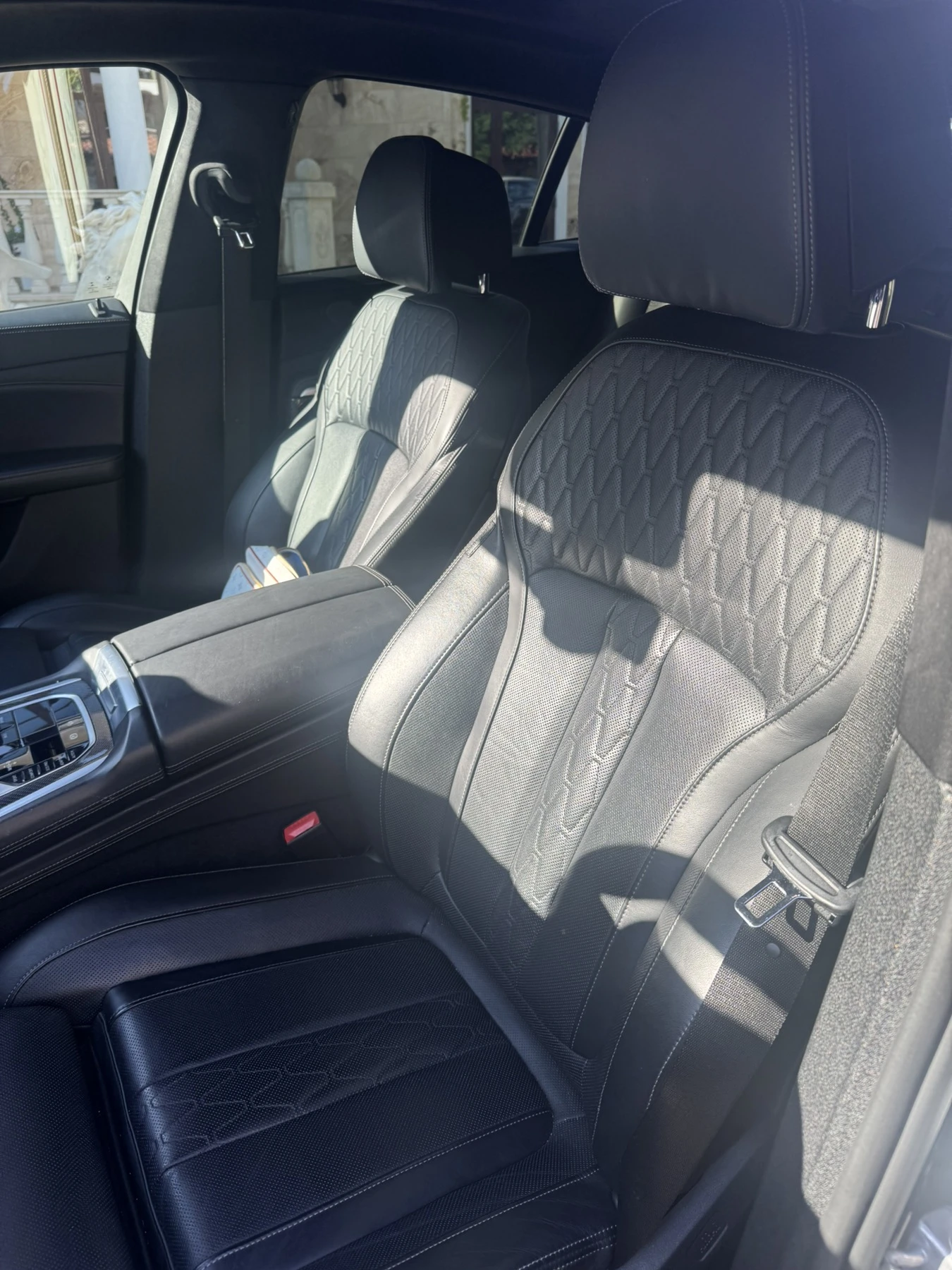 BMW X6 M50i SWAROWSKI ПЕРФЕКТЕН ВСИЧКИ ЕКСТРИ - изображение 9