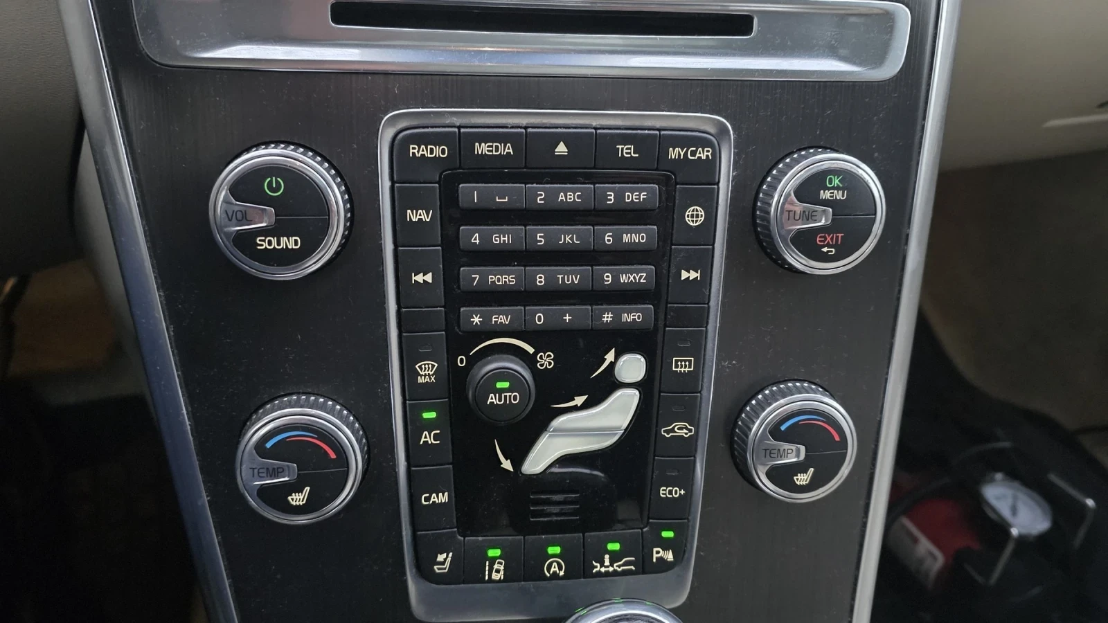 Volvo XC60 T5, Platinum, снимка 13 - Автомобили и джипове - 53954141