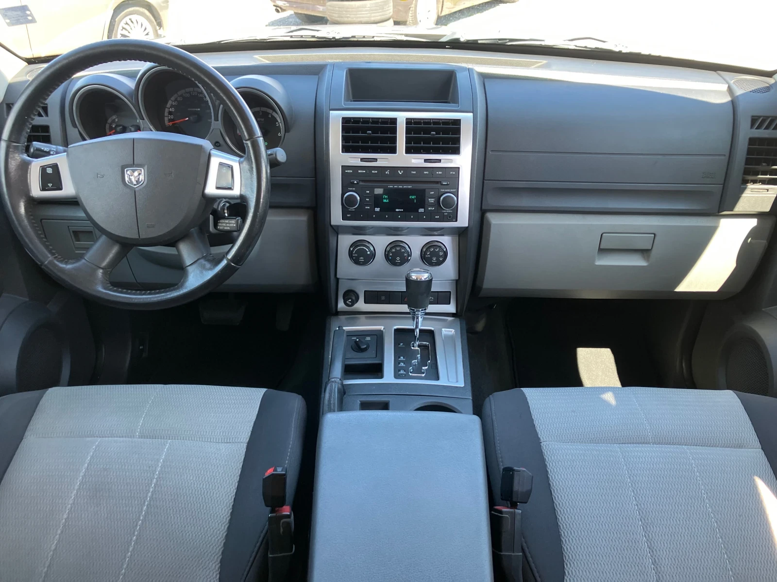 Dodge Nitro 2.8crdi Avtomat 4x4, снимка 11 - Автомобили и джипове - 54211383