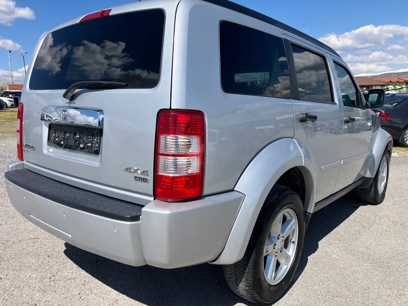 Dodge Nitro 2.8crdi Avtomat 4x4, снимка 8 - Автомобили и джипове - 54211383