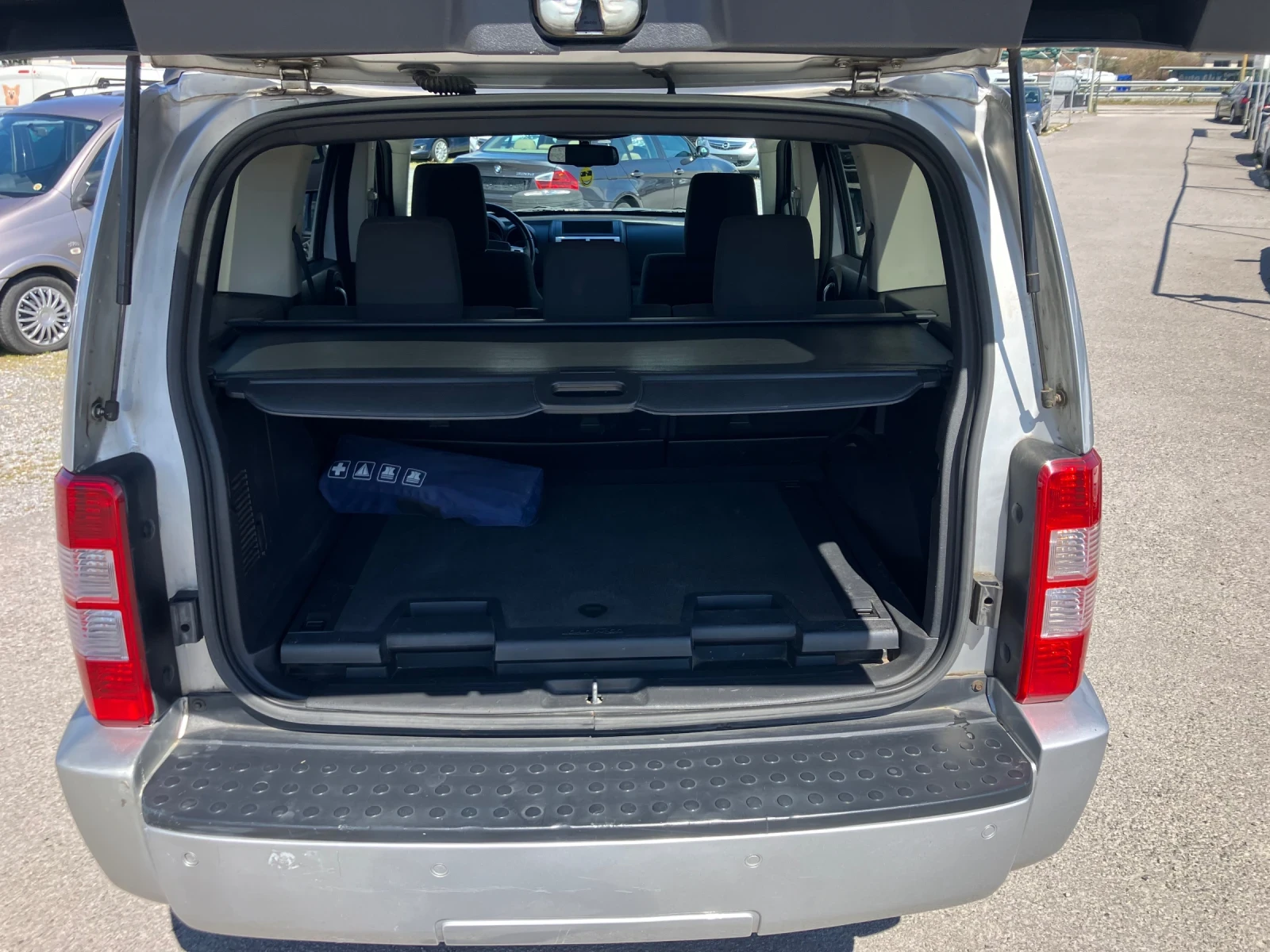 Dodge Nitro 2.8crdi Avtomat 4x4, снимка 9 - Автомобили и джипове - 54211383