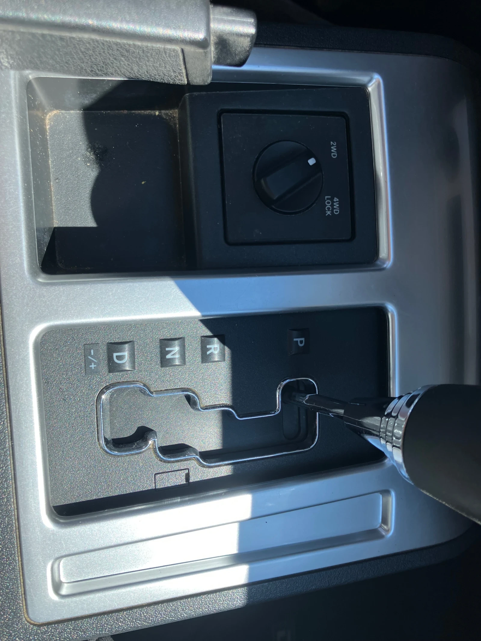 Dodge Nitro 2.8crdi Avtomat 4x4, снимка 14 - Автомобили и джипове - 54211383