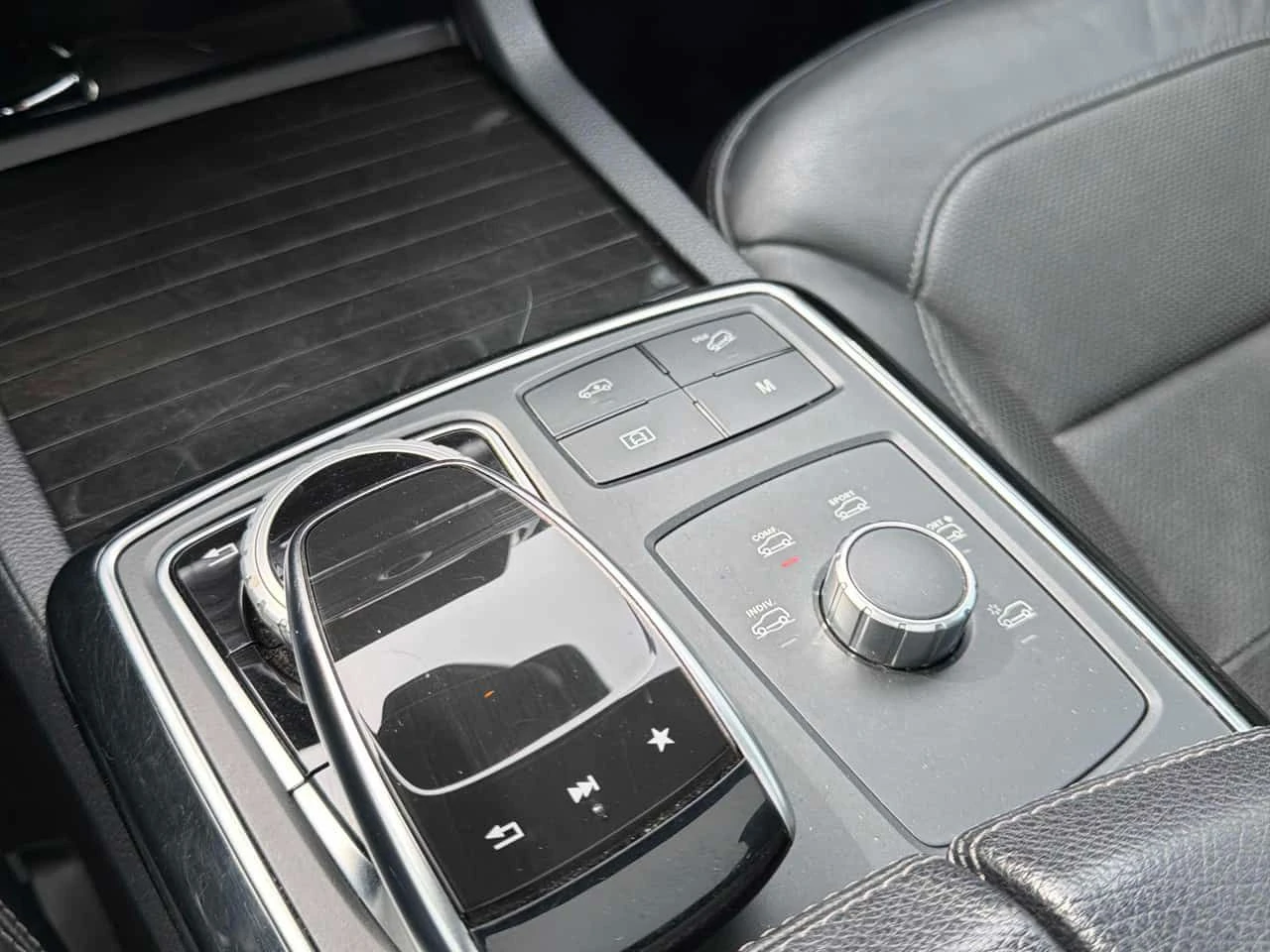 Mercedes-Benz GLE 43 AMG ДИСТРОНИК * 360 * H/K * ОБДУХВАНЕ * CARFAX, снимка 12 - Автомобили и джипове - 54794066