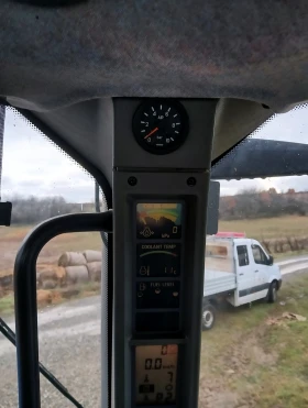 Трактор New Holland, снимка 10