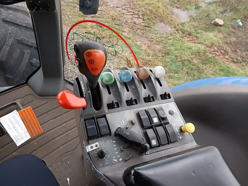 Трактор New Holland, снимка 7 - Селскостопанска техника - 53026102