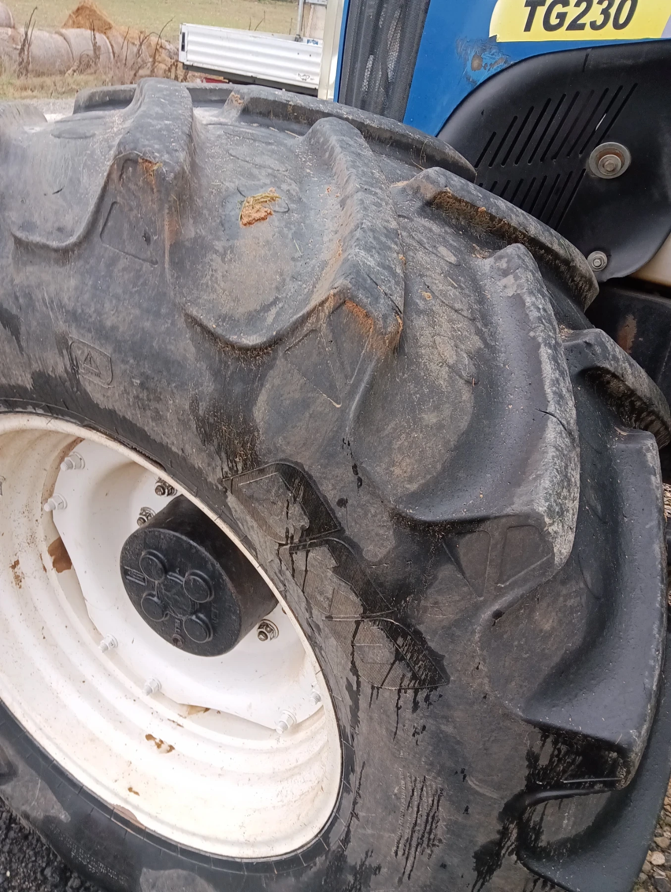 Трактор New Holland  - изображение 2