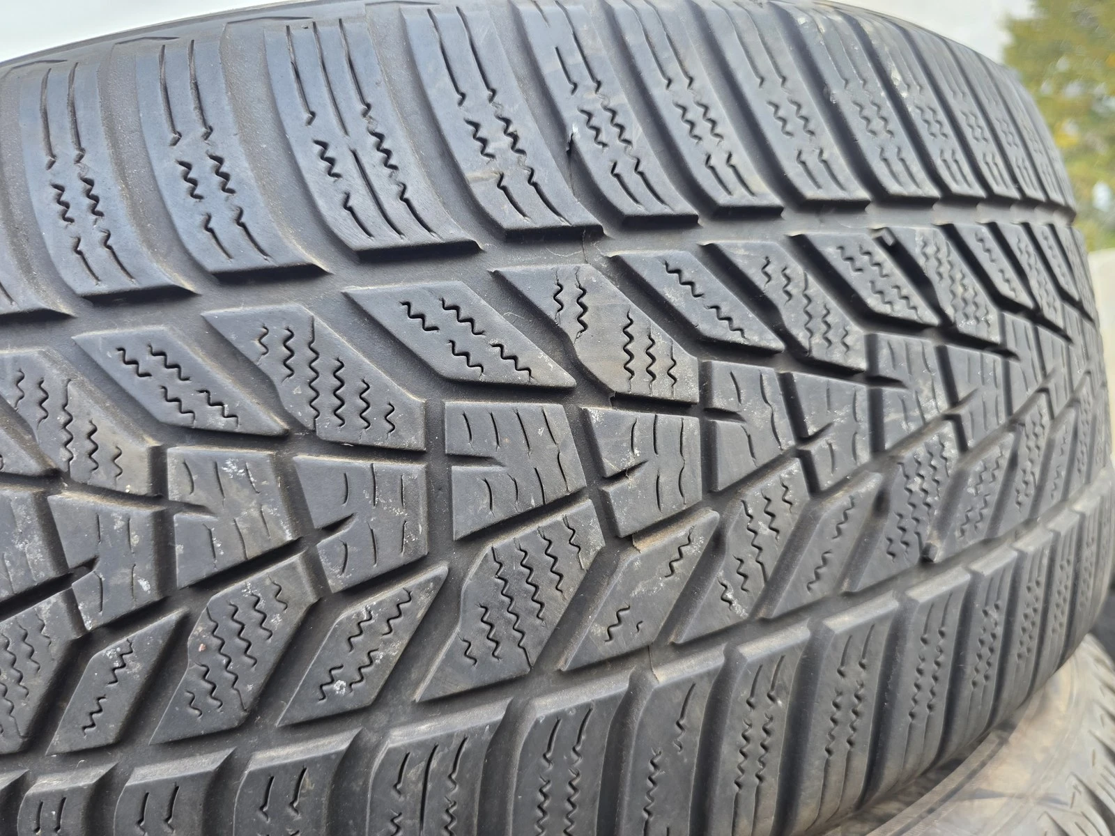Гуми Зимни 235/50R18, снимка 4 - Гуми и джанти - 56725920