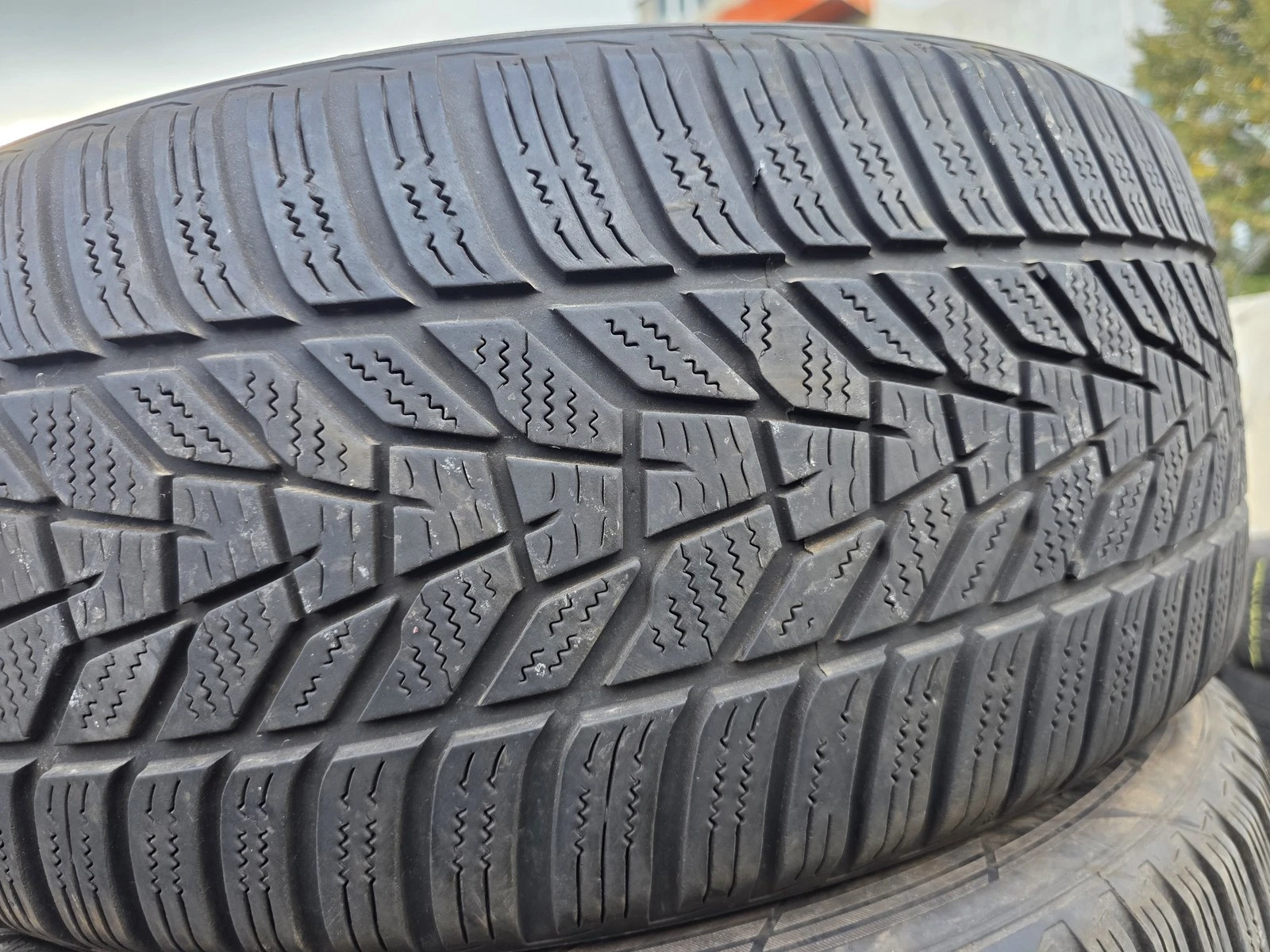 Гуми Зимни 235/50R18
