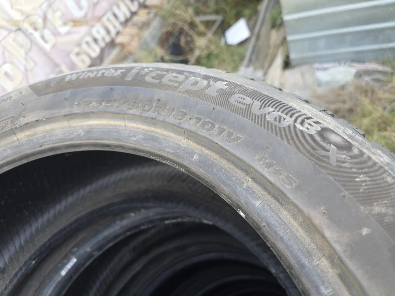 Гуми Зимни 235/50R18, снимка 6 - Гуми и джанти - 56725920