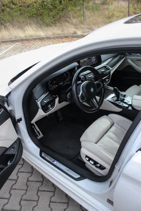 BMW 550 Лизинг/M550i/Завиващ заден мост/HUD/360/Масаж - 74888 лв. / 38289.63 € - 36500243 9