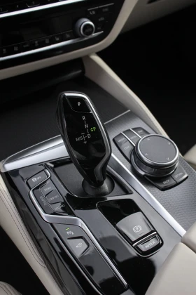 BMW 550 Лизинг/M550i/Завиващ заден мост/HUD/360/Масаж - 74888 лв. / 38289.63 € - 36500243 14