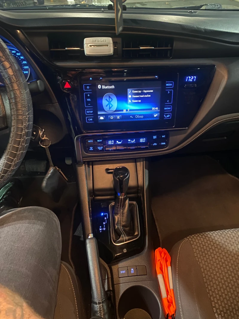 Toyota Corolla 1.6 VVT-i, снимка 8 - Автомобили и джипове - 52496722