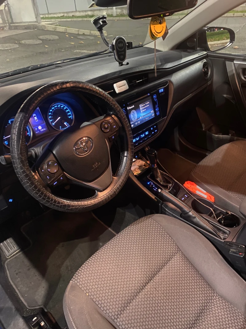 Toyota Corolla 1.6 VVT-i, снимка 13 - Автомобили и джипове - 52496722