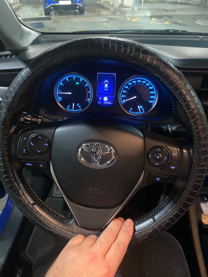 Toyota Corolla 1.6 VVT-i, снимка 9 - Автомобили и джипове - 52496722