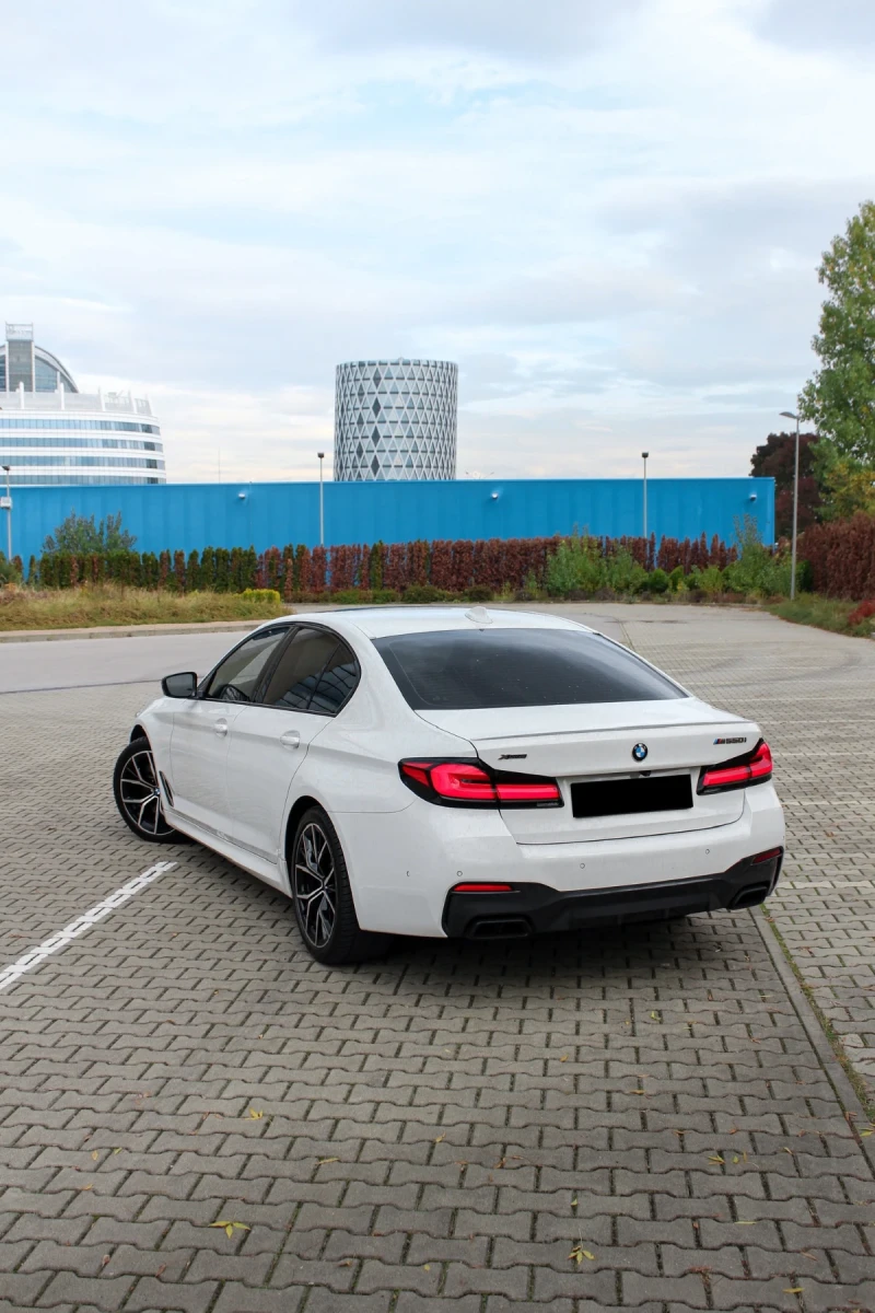 BMW 550 Лизинг/M550i/Завиващ заден мост/HUD/360/Масаж, снимка 3 - Автомобили и джипове - 52713957
