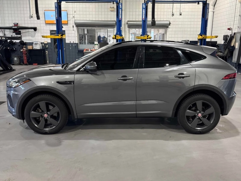 Jaguar E-pace * Checkered Flag * CARFAX * ЦЕНА ДО БГ, снимка 3 - Автомобили и джипове - 53063511