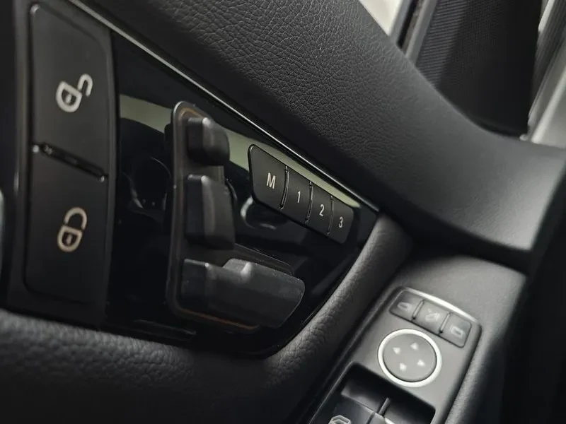 Mercedes-Benz C 220 2.2, снимка 17 - Автомобили и джипове - 54278119