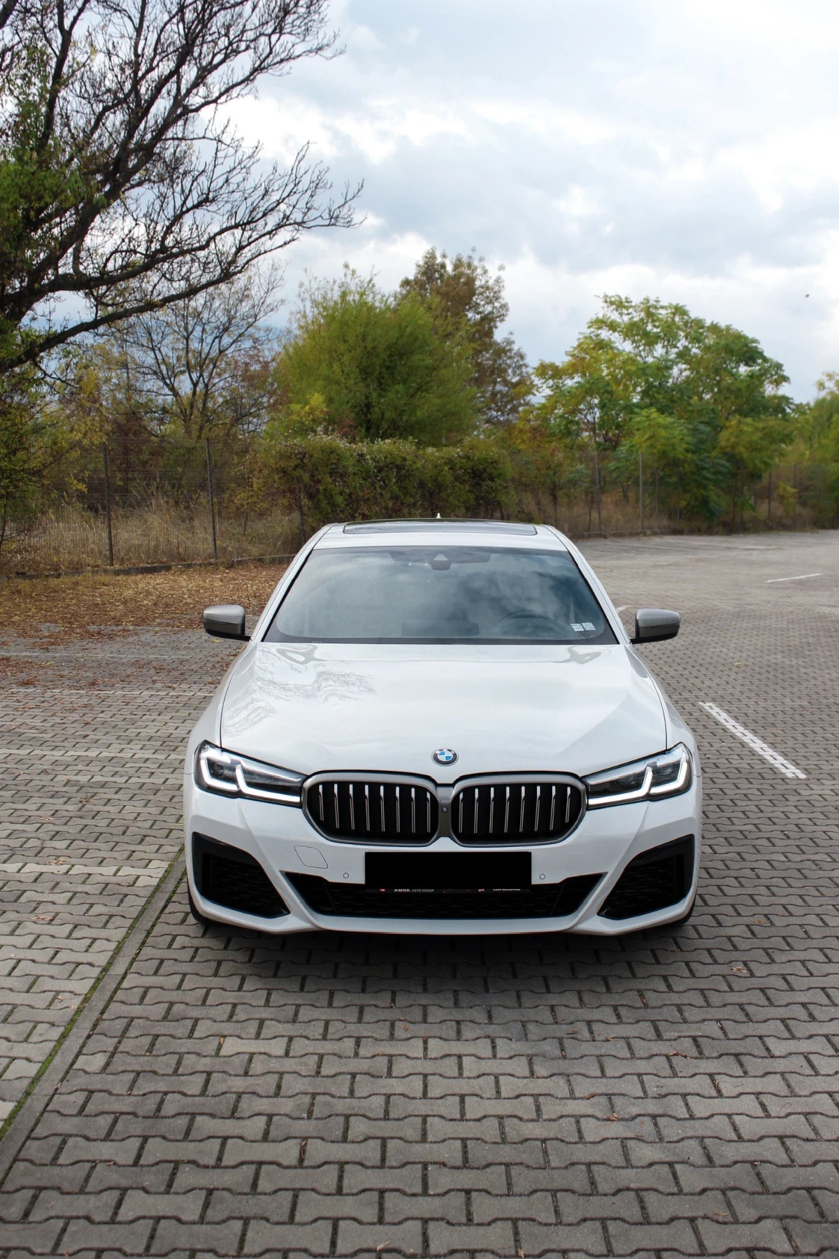 BMW 550 Лизинг/M550i/Завиващ заден мост/HUD/360/Масаж - изображение 2