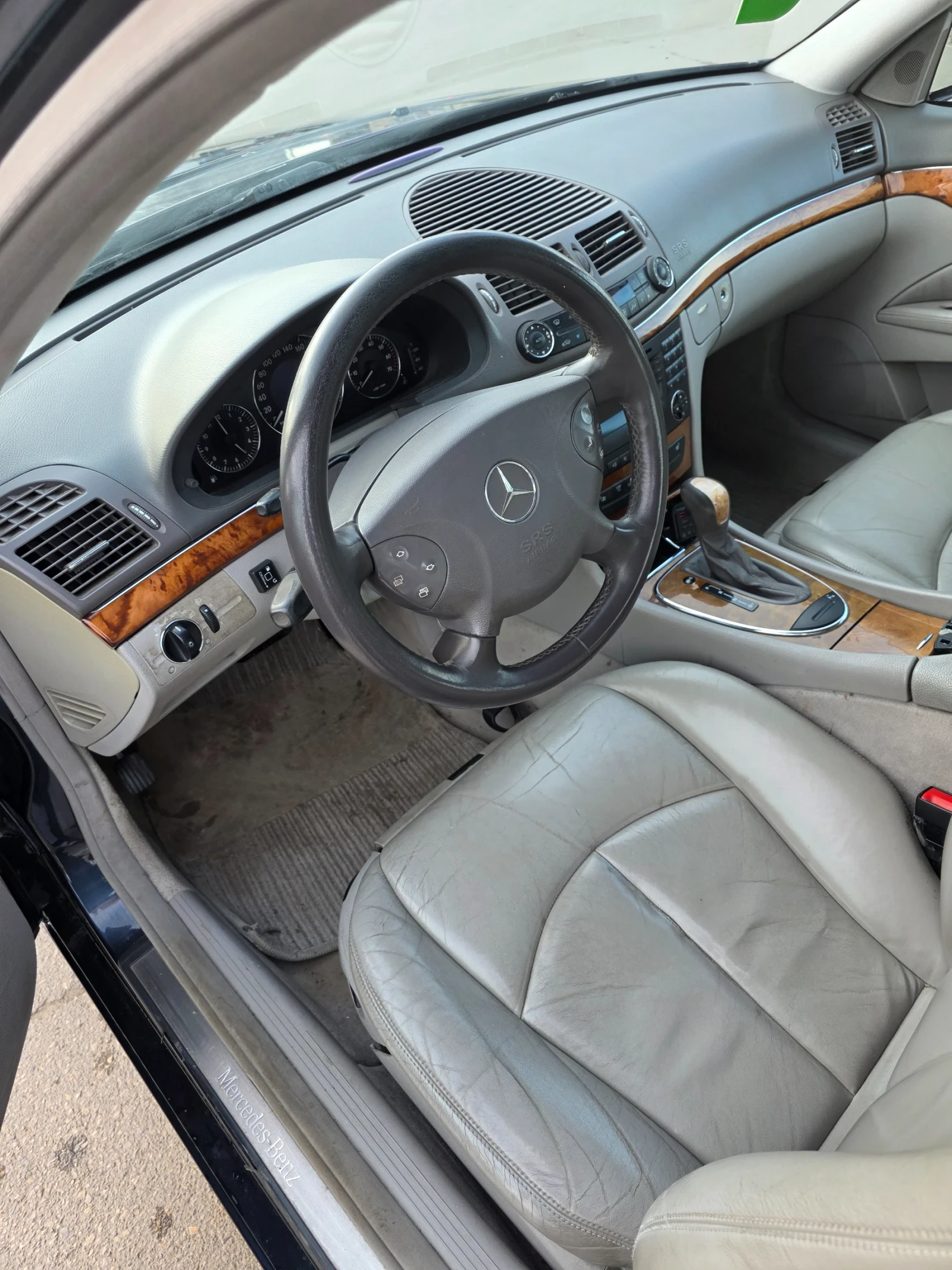 Mercedes-Benz E 240 W 211, Elegance, снимка 4 - Автомобили и джипове - 53760492